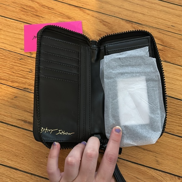 Betsey Johnson Black Quilted Zip Around Wallet Wristlet - Picture 3 of 4